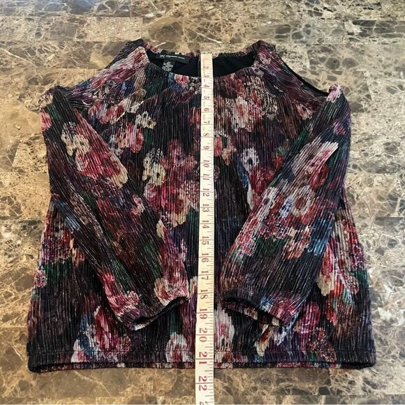 INC International Concepts Cold Shoulder Floral Top w/ Metallic Lining - Picture 4 of 12